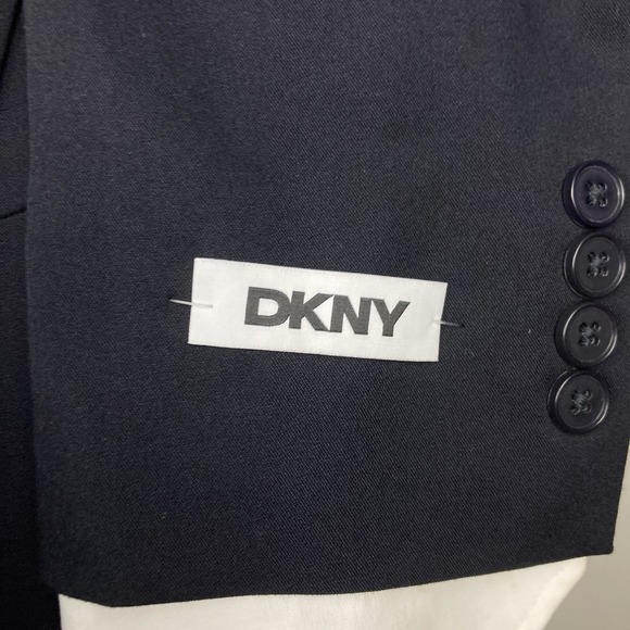 DKNY Men's Modern Fit 2-Piece Suit 38R Jacket 31W Pants Navy Blue Solid - Picture 7 of 13